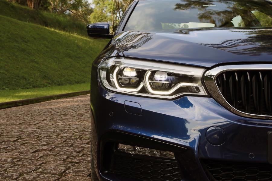 Детали экстерьера BMW 540i Sedan M Sport 2017 года  (LA) (фото 35 из 40)